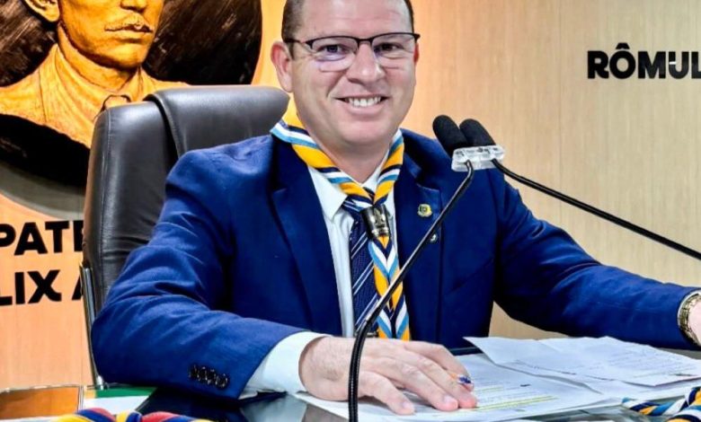 Câmara Municipal realiza sessão especial de Propositura do Vereador Dinho Papa-léguas em homenagem ao Dia do Escoteiro Câmara Municipal realiza sessão especial de Propositura do Vereador Dinho Papa-léguas em homenagem ao Dia do Escoteiro