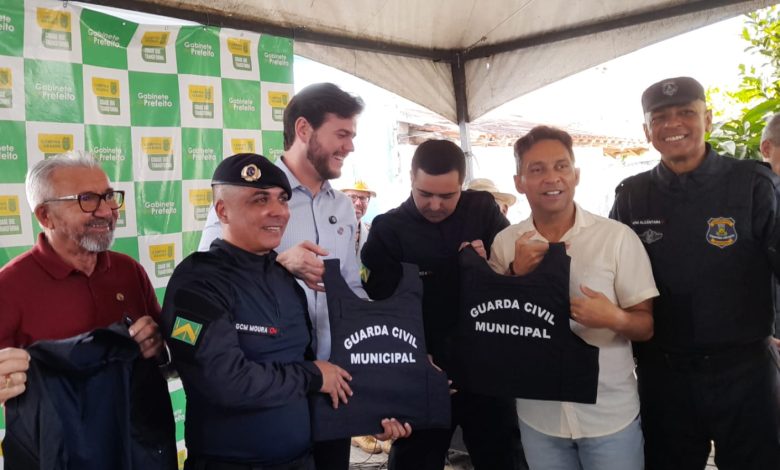 Prefeitura de Campina Grande entrega novos equipamentos à Guarda Civil Municipal Prefeitura de Campina Grande entrega novos equipamentos à Guarda Civil Municipal